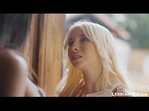 ❤️ Umuwi si Girl pagkalipas ng ilang buwan at kinain niya ang puki ng kanyang madrasta ️ Porno sa amin ️❤